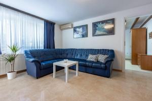 Malerisches Apartment direkt am Strand mit Lounge-Bett, Privatparkplatz, Klima, WiFi