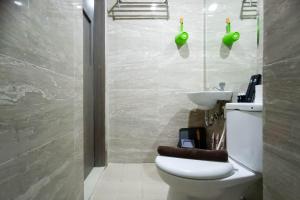 Relaxing Studio at Vida View Makassar Apartment By Travelio