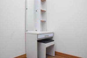 Elegant and Comfy Studio at Bassura City Apartment By Travelio