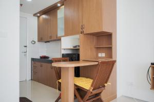 Comfortable and Minimalist Studio at Tuscany Residences Apartment By Travelio