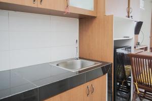 Comfortable and Minimalist Studio at Tuscany Residences Apartment By Travelio