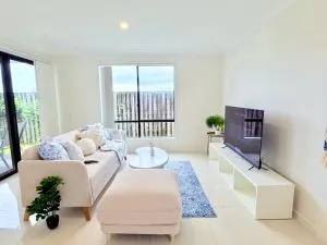 Little Santorini Retreat - Family Home near Theme Parks - Willow Vale