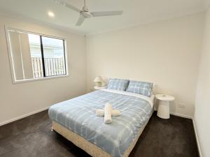 Little Santorini Retreat - Family Home near Theme Parks