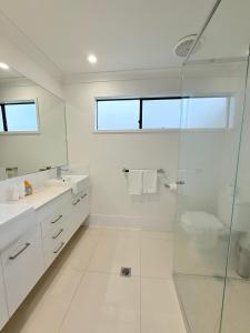 Large 4-Bedroom Home in Pİmpama - Easy Access to Theme Parks