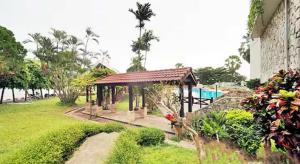 Amazing Spacious Seaview Condo