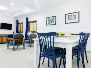 1H. Cozy Las Flores with Pool