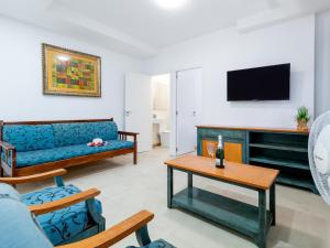 1H. Cozy Las Flores with Pool