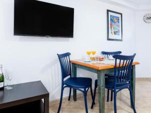 2A Cozy Las Flores with Pool