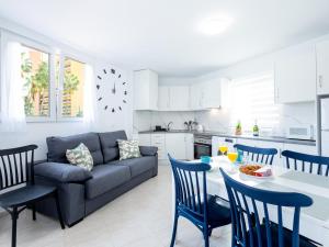 1L. Cozy Las Flores with Pool