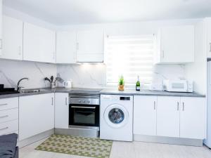 1L. Cozy Las Flores with Pool