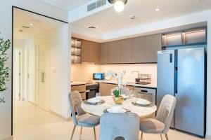2 Br in in Burj Crown by Pk Holidays