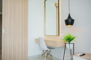 Comfy and Minimalist Studio at Embarcadero Bintaro Apartment By Travelio