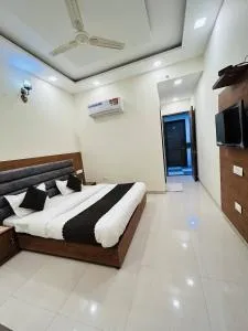 Hotel Woodlark Zirakpur Chandigarh !! Top Rated & Most Awarded Properties in Tricity !! - Banūr