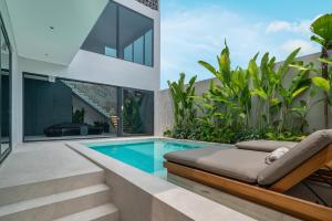 Under The Palms - A Luxurious 3-BR Villa in Canggu