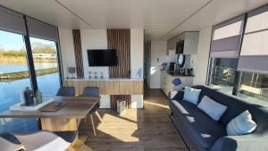 Hausboot Fjord Dory mit Biosauna in Schleswig