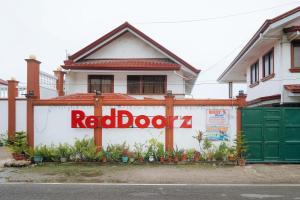 RedDoorz Plus at Billys Resort Oslob