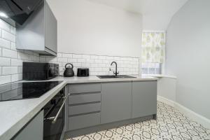 Lochside Apartments, Apt B