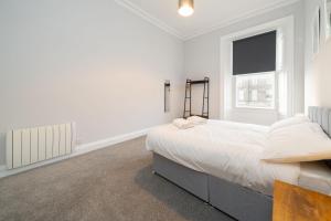 Lochside Apartments, Apt B