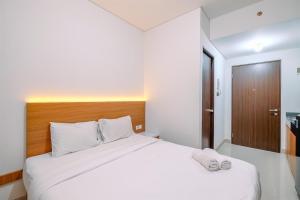 Well Furnished Studio at Transpark Cibubur Apartment By Travelio