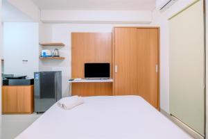 Well Furnished Studio at Transpark Cibubur Apartment By Travelio