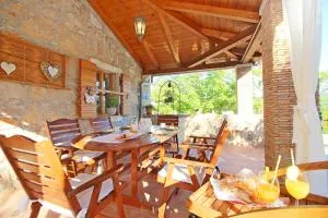 Charming stone house by the sea - Sužan