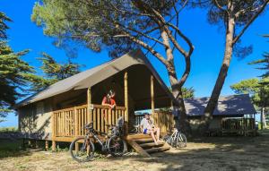 Campings Domaine Residentiel de Plein Air Les Tamarins : photos des chambres
