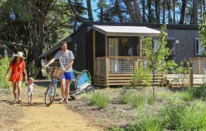 Campings Domaine Residentiel de Plein Air Les Tamarins : photos des chambres