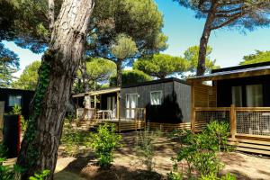 Campings Domaine Residentiel de Plein Air Les Tamarins : photos des chambres