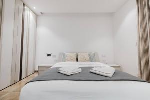 Dolmen Court Qawra fl13 w shared pool! by Homely