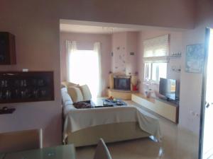 Comfy Beachfront Litinas Casa with SeaView