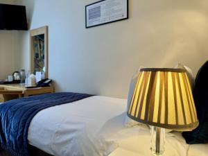 Standard Single Room with Shower room in The Windermere Hotel London