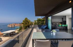 5 star Luxury Seaview Apartment