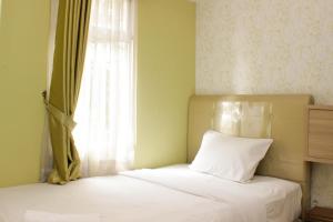 Warm and Homey 2BR at Springlake Summarecon Bekasi Apartment By Travelio