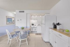 Relaxing inland condo with pool and steps to beach