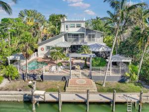 Unique waterfront home in Olde Marco with pool/deck - Ubytování bez kategorie ve městě Marco Island