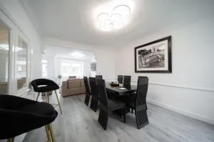 Spacious Duplex Apartment - Perfectly Situated in the Heart of the City - Thornton