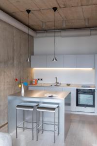 Authentic 1 BD Apartment by Domvia