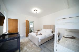 Spacious Duplex Apartment - Perfectly Situated in the Heart of the City