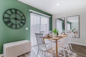 Spacious 3BR Home with Lake Access & Mountain Views