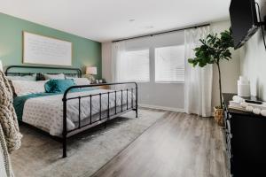 Spacious 3BR Home with Lake Access & Mountain Views