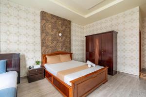 Hoàng Long Hotel By Cozrum