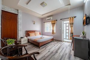 Hoàng Long Hotel By Cozrum