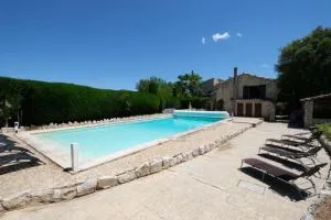 typical mas provençal with swimming pool in a small hamlet near mouriès in the alpilles in provence- 8 persons - Aureille