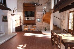 Maisons de vacances typical mas provencal with swimming pool in a small hamlet near mouries in the alpilles in provence- 8 persons : photos des chambres