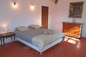Maisons de vacances typical mas provencal with swimming pool in a small hamlet near mouries in the alpilles in provence- 8 persons : photos des chambres