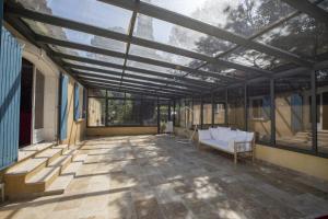 Sejours a la campagne superb prestige property with indoor heated swimming pool, seminar room and tennis court in mouries, in the alpilles in provence – 16 people : photos des chambres