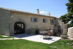 very beautiful and charming 18th century estate in bonnieux, luberon area, in provence - 8 personnes