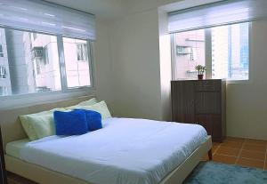 2BR Pioneer Woodland connected to Metro Rail Station SM Light,BONI Mandaluyong, Metro Manila,Philippines