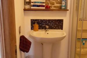 Maisons de vacances Mortain-Bocage - 2-Bed Wisteria Cottage - Sleeps 4 : photos des chambres