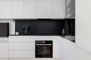 Lubicz Stylish Apartment with Parking and Air Conditioning in the City Center by Noclegi Renters
